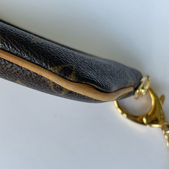 Louis Vuitton Milla clutch - Picture 10 of 13